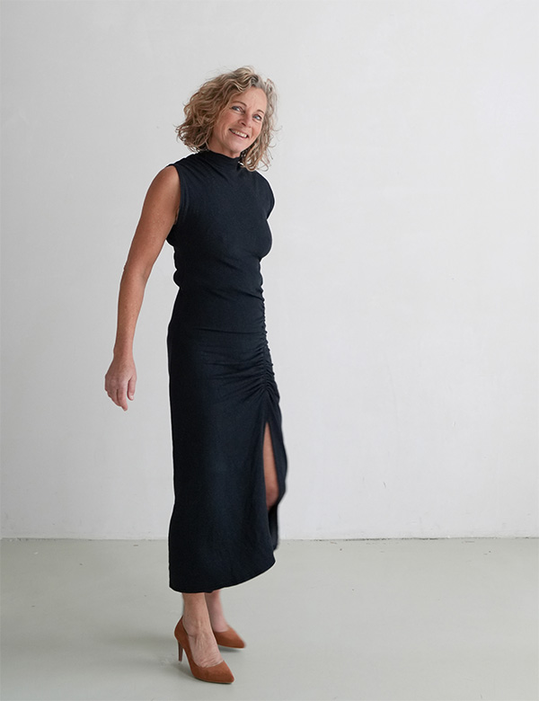 Vrouwelijk model met blond haar Margre