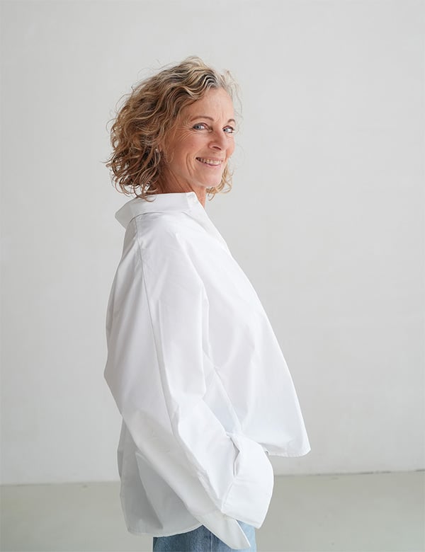 Vrouwelijk model met blond haar Margre