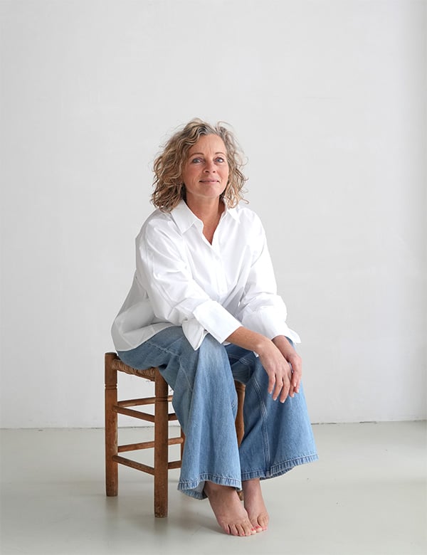 Vrouwelijk model met blond haar Margre