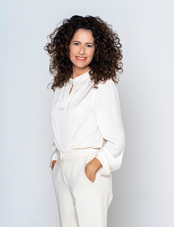 Vrouwelijk model met krullend haar Marieke V.