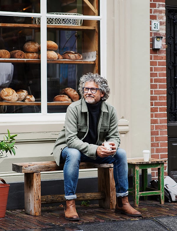 Mannelijk model met grijs haar Mario A.