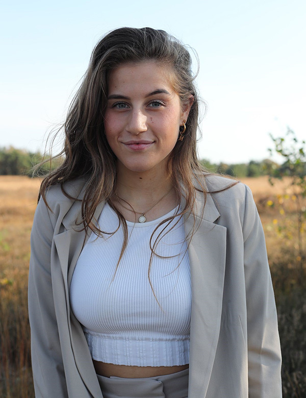 Vrouwelijk model bruin haar Marique