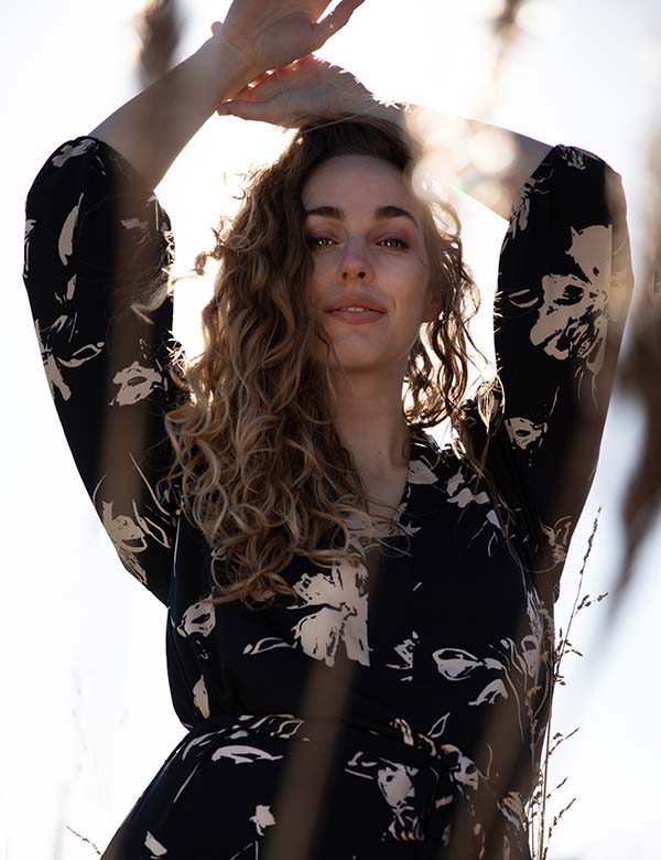 Vrouwelijk model met blond haar Marjolein