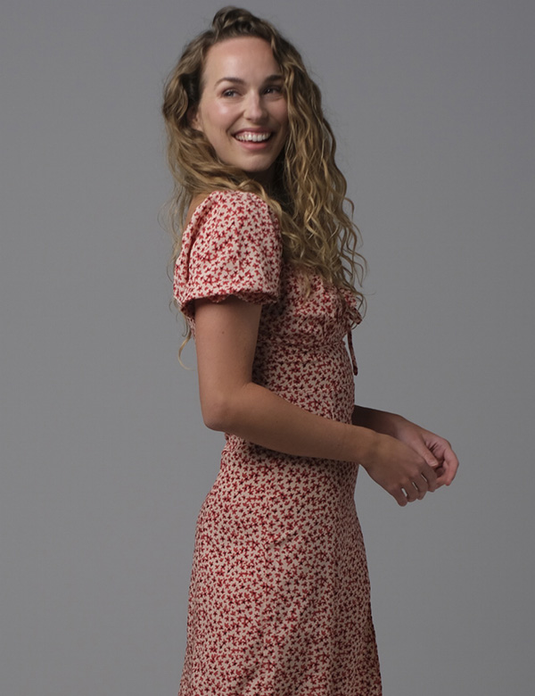 Vrouwelijk model met blond haar Marjolein