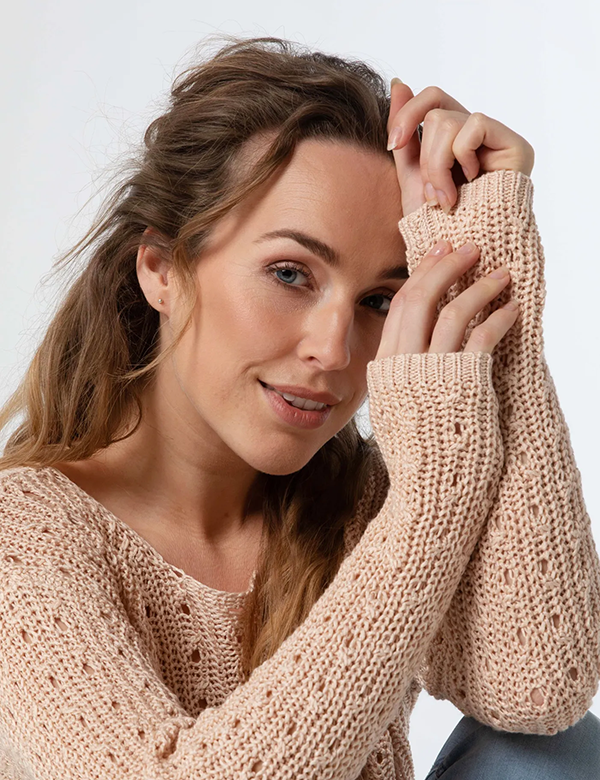 Vrouwelijk model met blond haar Marjolein Roe.