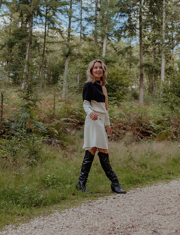 Vrouwelijk model met blond haar Martine