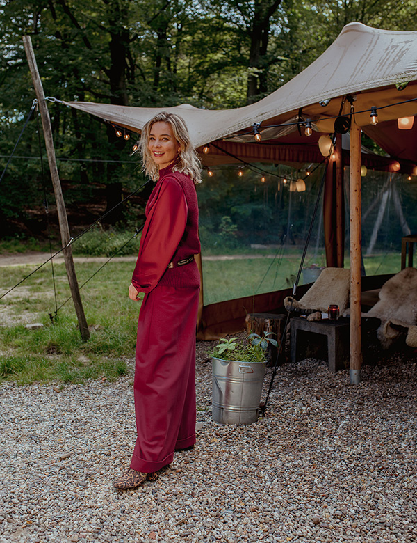 Vrouwelijk model met blond haar Martine