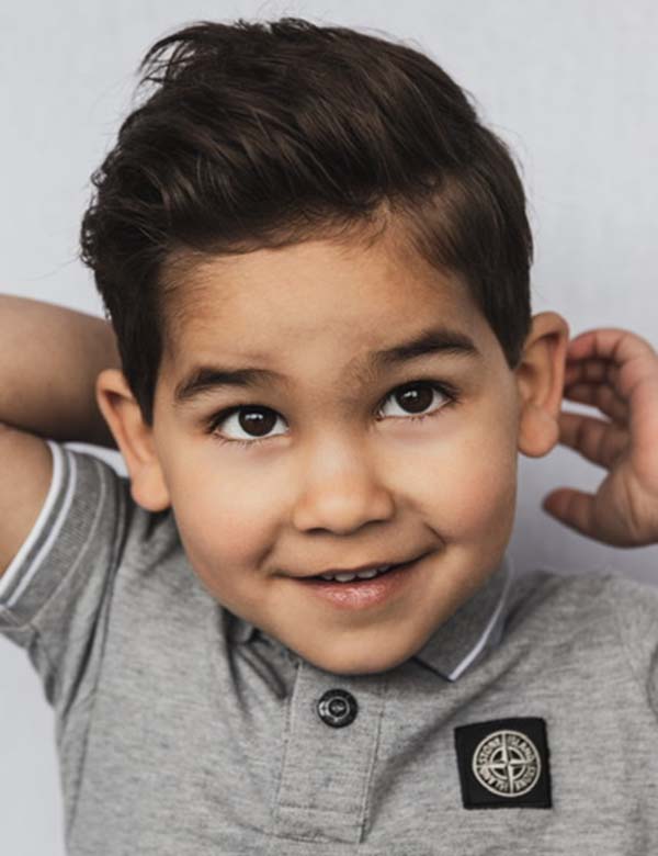 Kindermodel met bruin haar Mason