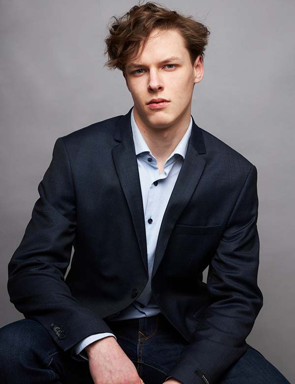 Tienermodel met donkerblond haar Mathis