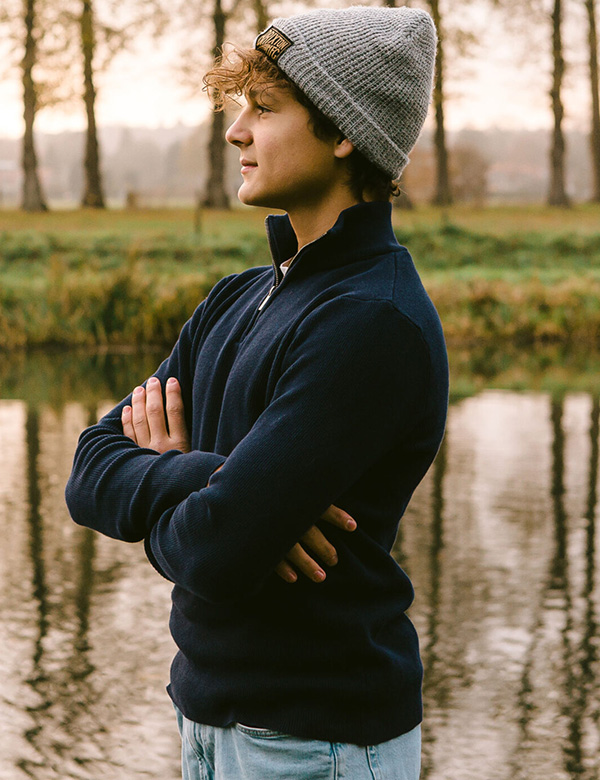 Tienermodel met bruin haar Mats