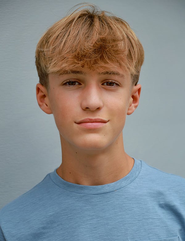 Model Kindermodel met kort blond haar matteo m.