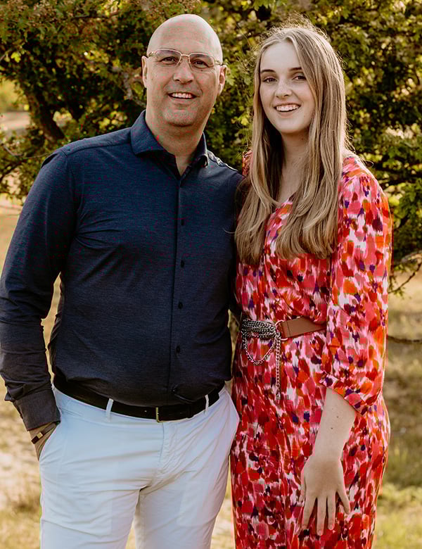 Tienermodel met blond haar Maura