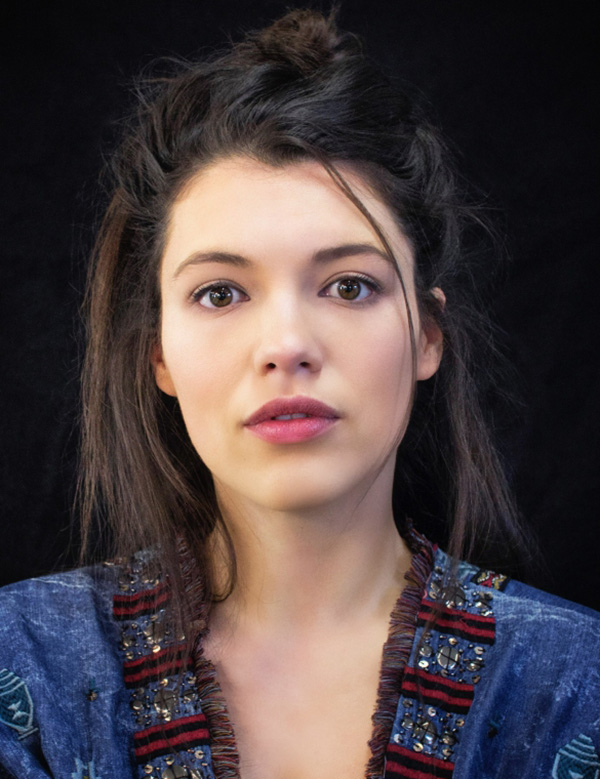 Vrouwelijk model zwart haar maureen