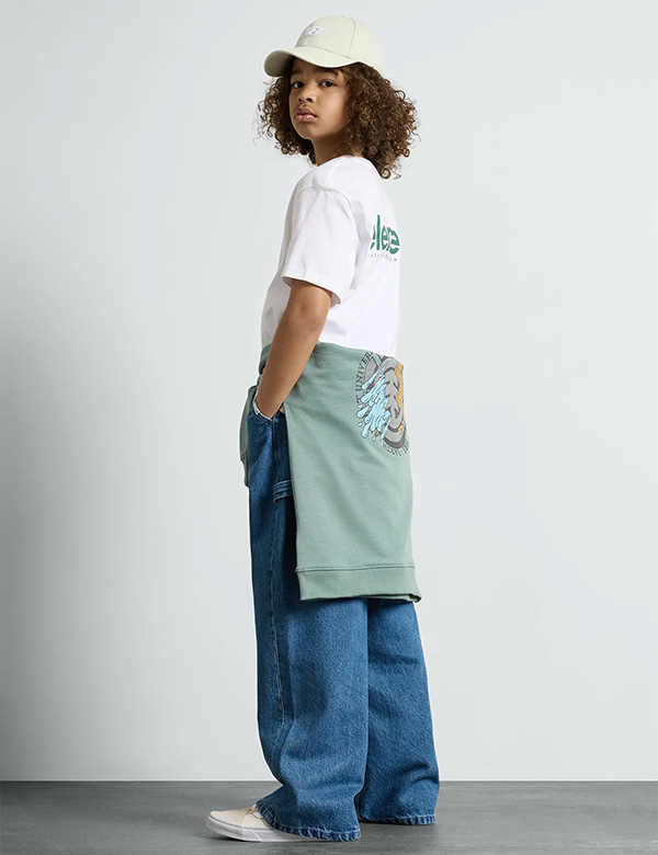 Kinderlijk model met bruin krullend haar Maxim A.