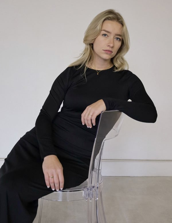 Vrouwelijk model met lang blond haar Maxime W.
