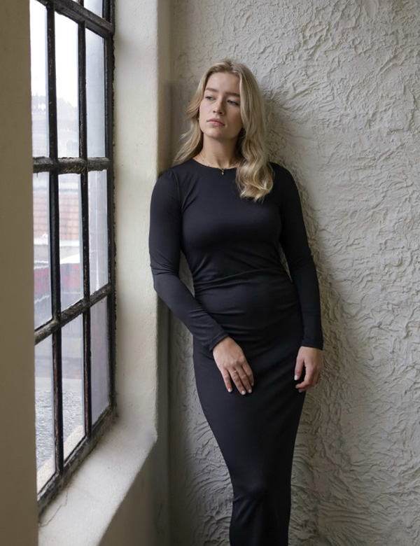 Vrouwelijk model met lang blond haar Maxime W.