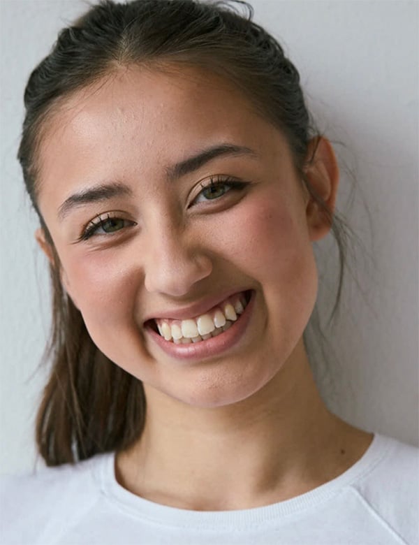 Tienermodel met bruin haar may-lin