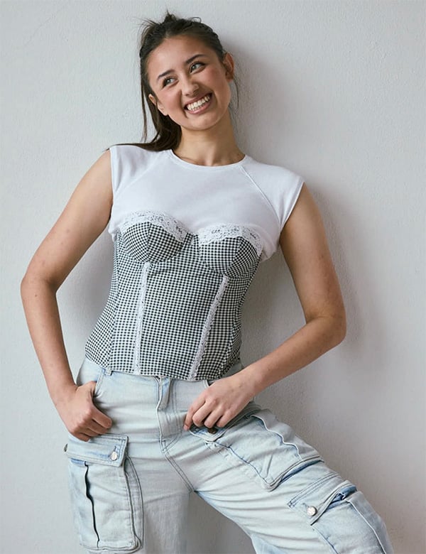Tienermodel met bruin haar May-Lin