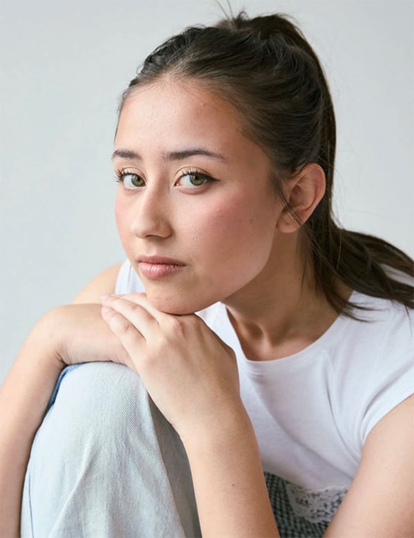 Tienermodel met bruin haar May-Lin