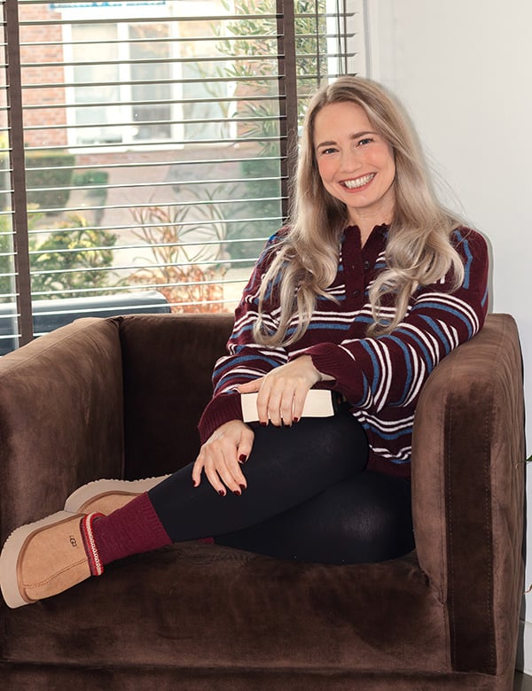 Vrouwelijk model met blond haar Maya.