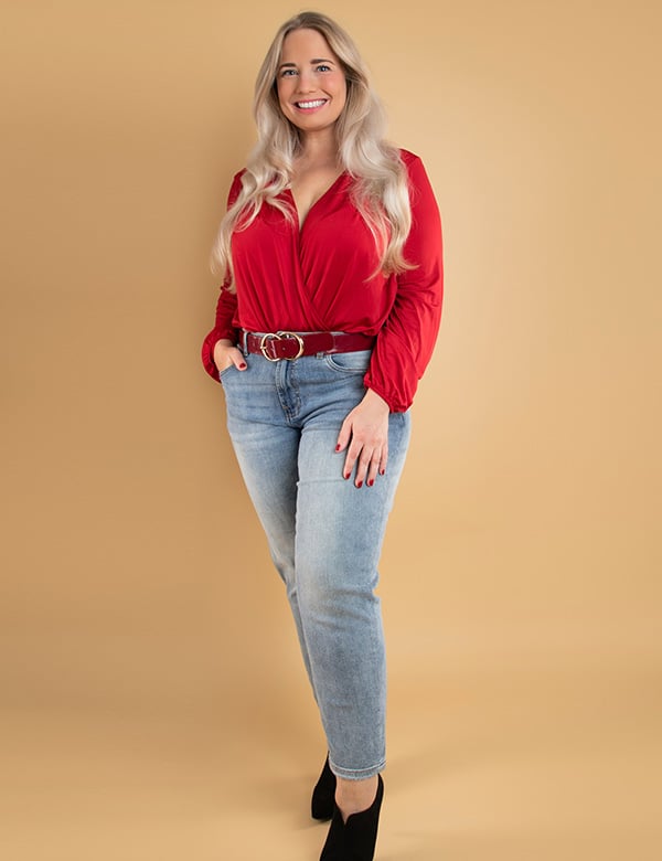 Vrouwelijk model met blond haar Maya