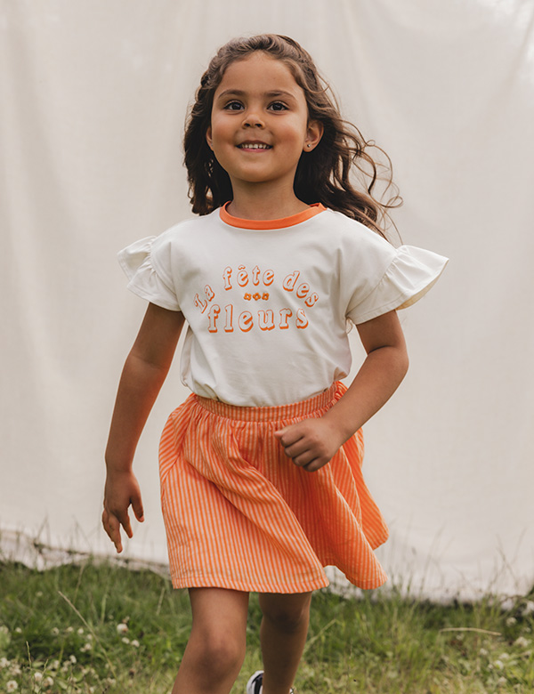 Kinderlijk model met bruin haar Mayvi.