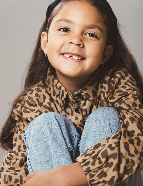 Kindermodel met bruin haar Mayvi
