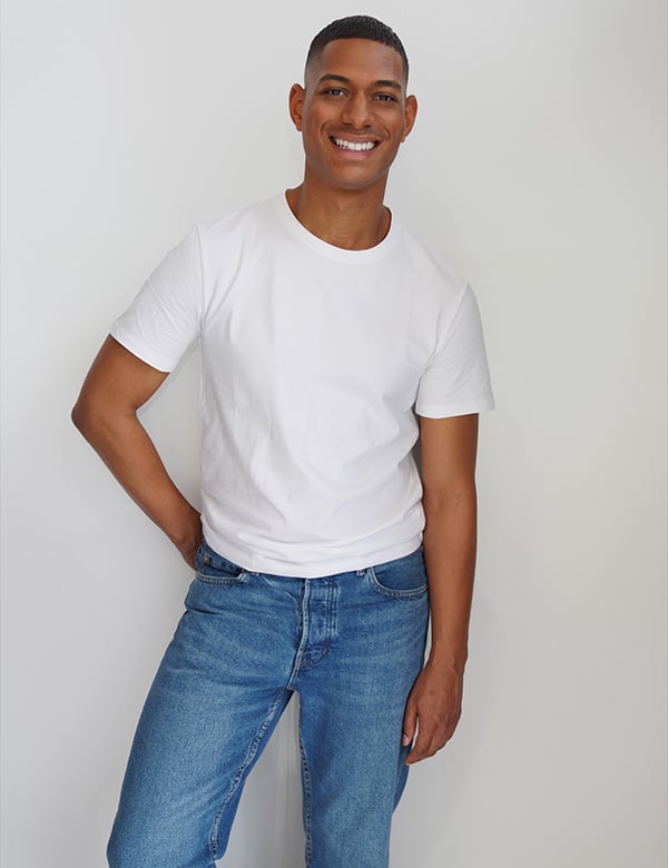 Mannelijk model met bruin haar en bruine ogen Michael L.