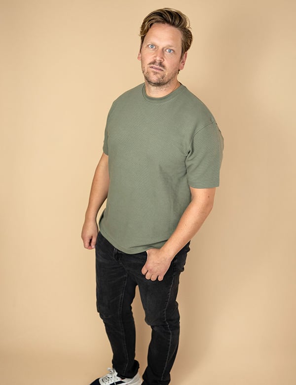 Mannelijk model en acteur met blond haar Michael R