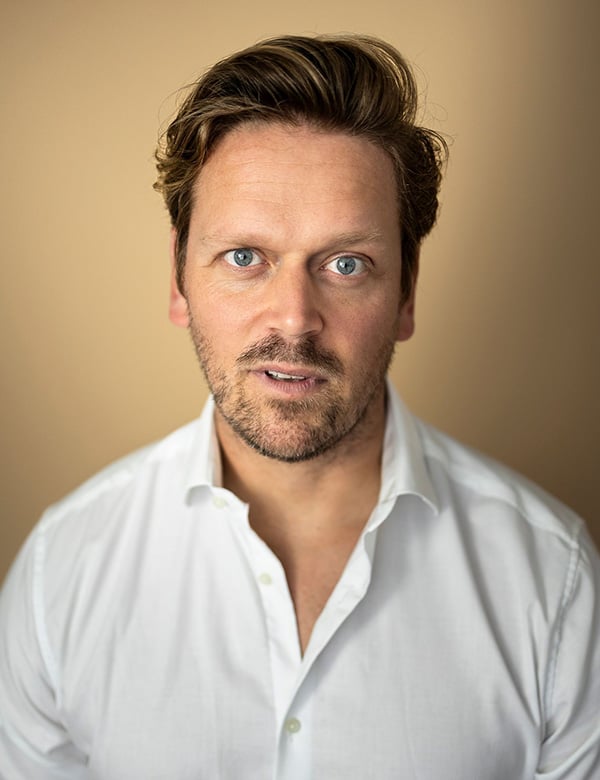Mannelijk model en acteur met blond haar Michael R