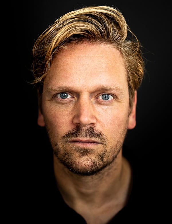 Mannelijk model en acteur met blond haar Michael R