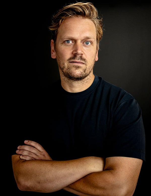 Mannelijk model en acteur met blond haar Michael R