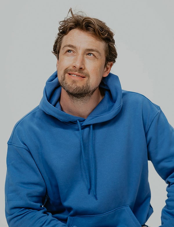 Mannelijk mode met kort bruin haar en baard Michiel G.