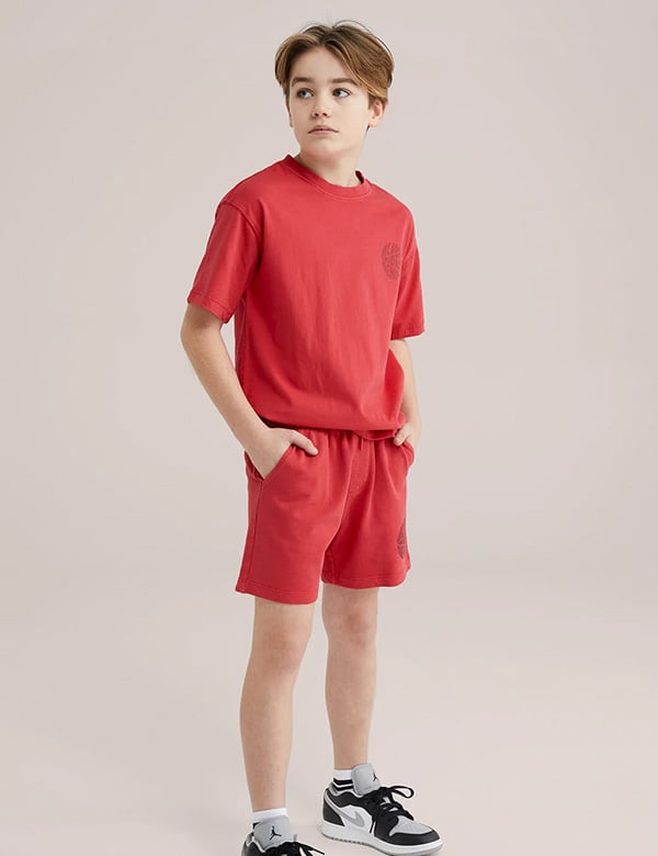 Kinderlijk model met blond haar Mik G.