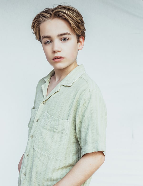 Kinderlijk model met blond haar Mik G.
