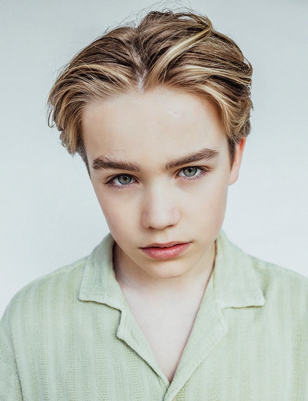 Kinderlijk model met blond haar Mik G.