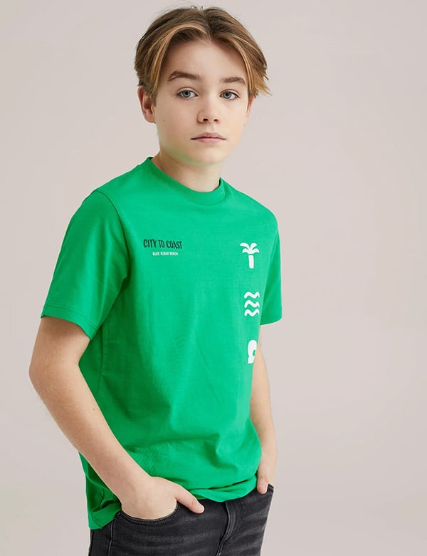 Kinderlijk model met blond haar Mik G.