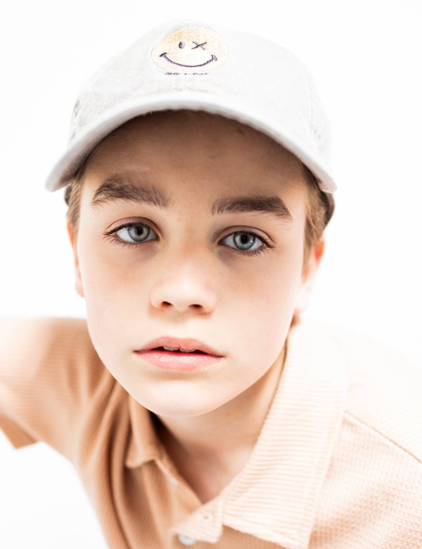Kinderlijk model met blond haar Mik G.