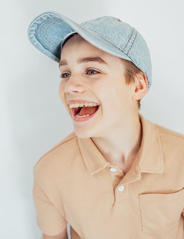 Kinderlijk model met blond haar Mik G.