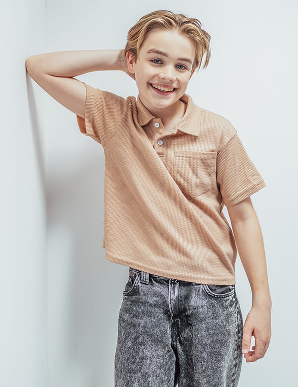 Kinderlijk model met blond haar Mik G.