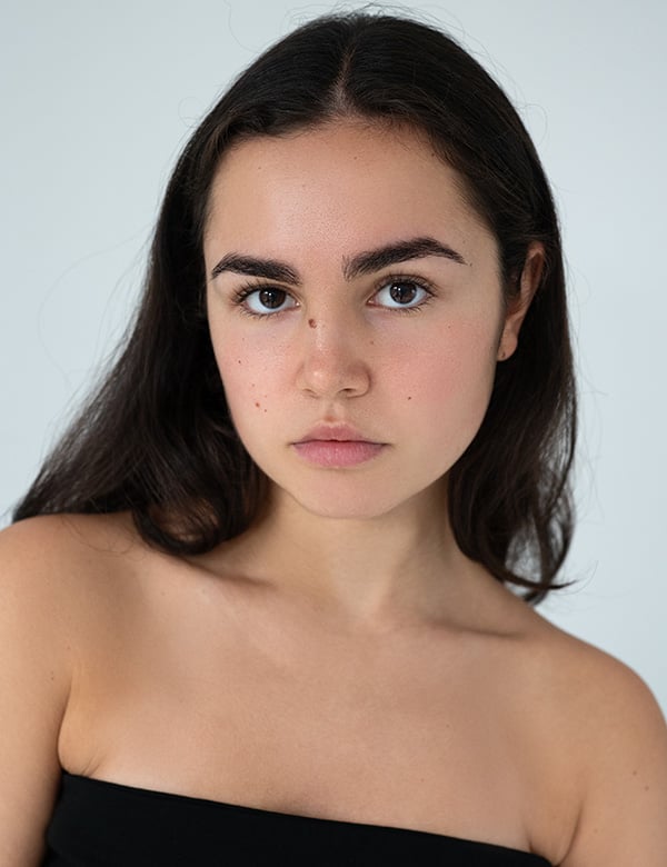 Model met bruin haar Mila J.