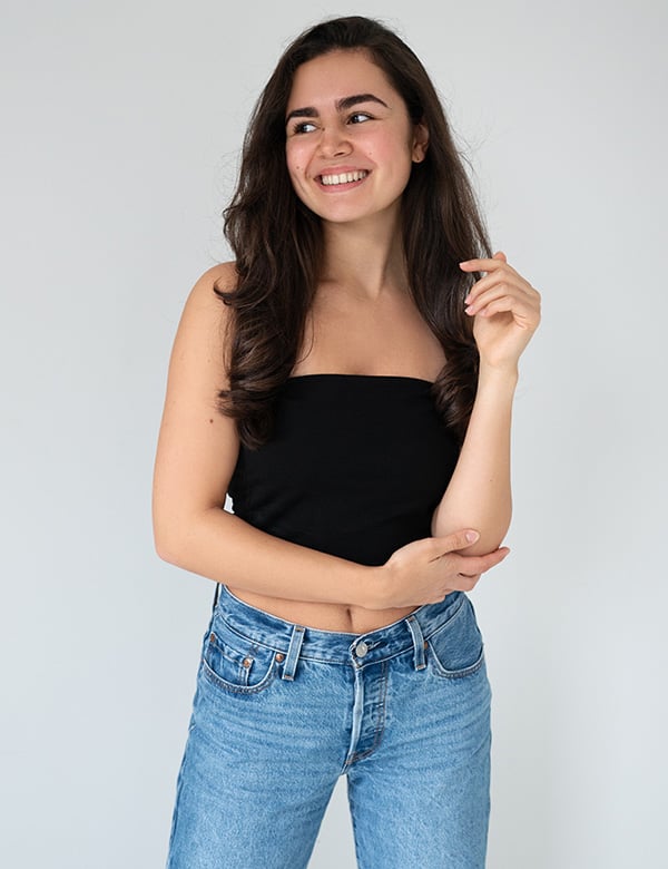 Model met bruin haar Mila J.