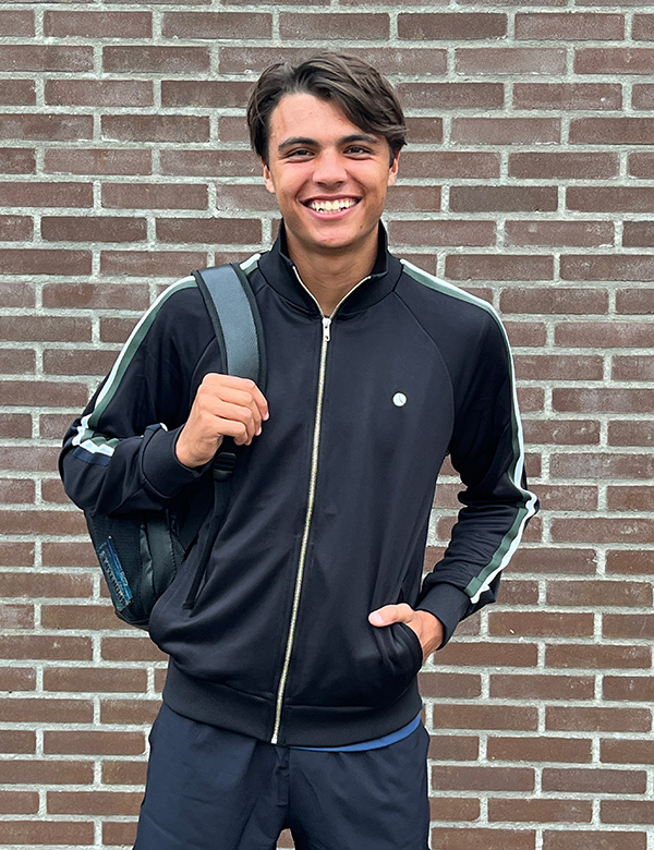 Mannelijk model met bruin haar Milan T.