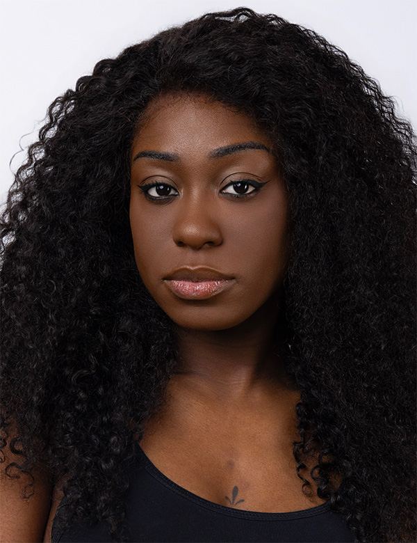 Vrouwelijk model met zwart haar Morena