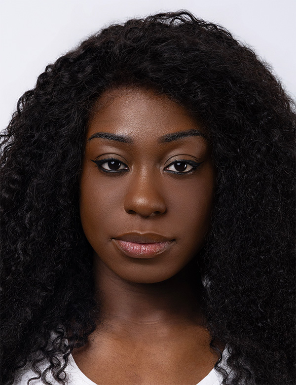 Vrouwelijk model met zwart haar Morena