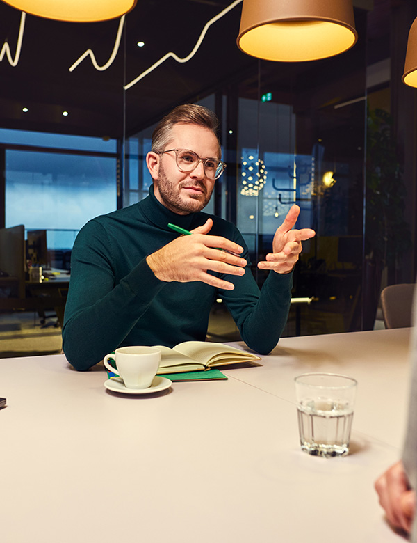 Mannelijk model met grijs-groene ogen Morten