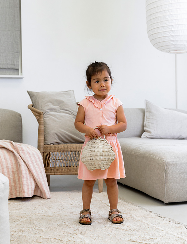 Kindermodel met donkerbruin haar Naema