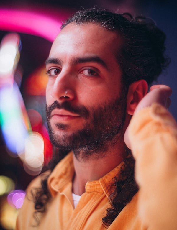 mannelijk model met donker haar Nassim