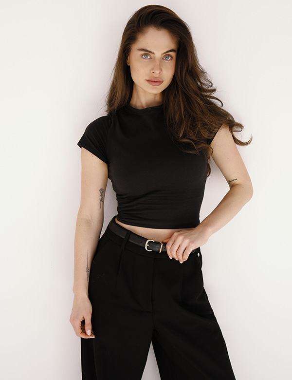 Vrouwelijk model Niclole S.