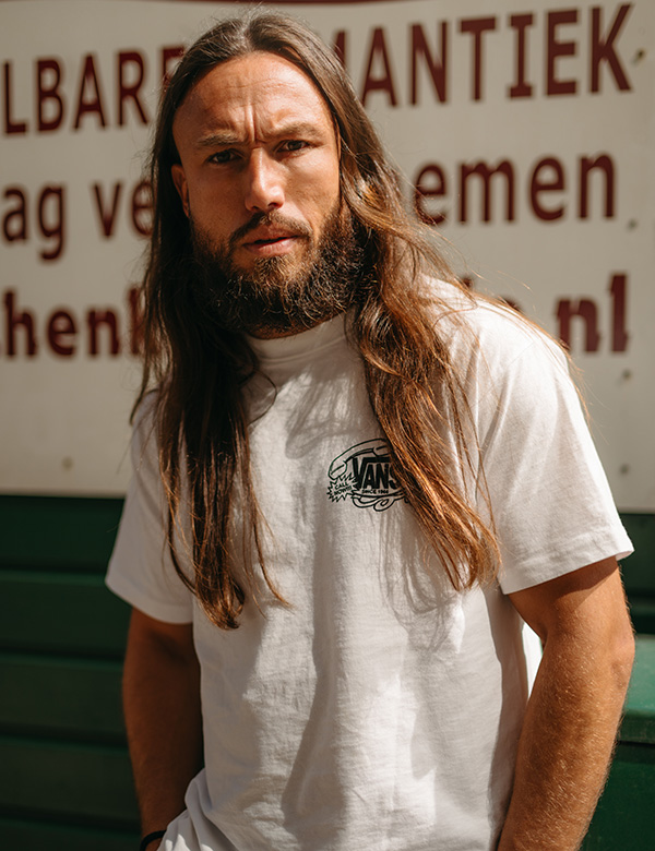 Mannelijk model met bruin lang haar Niek V.